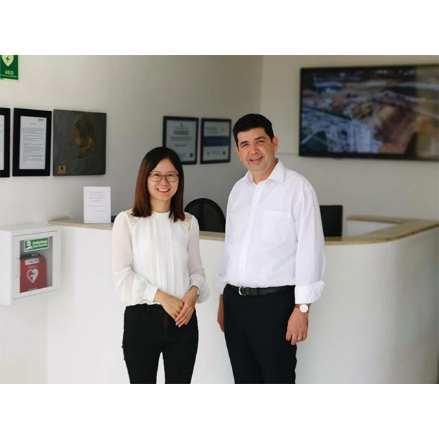 Kaxin manager with our EU customer.jpg